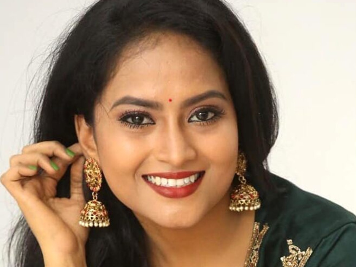 Shravni Telugu actress naked