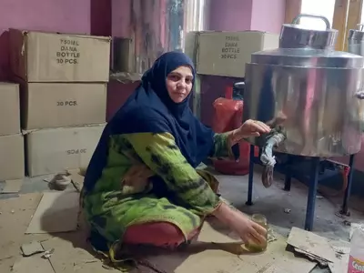 Kashmir Woman Sets Up Her Honey Brand, Sweeten Taste Buds
