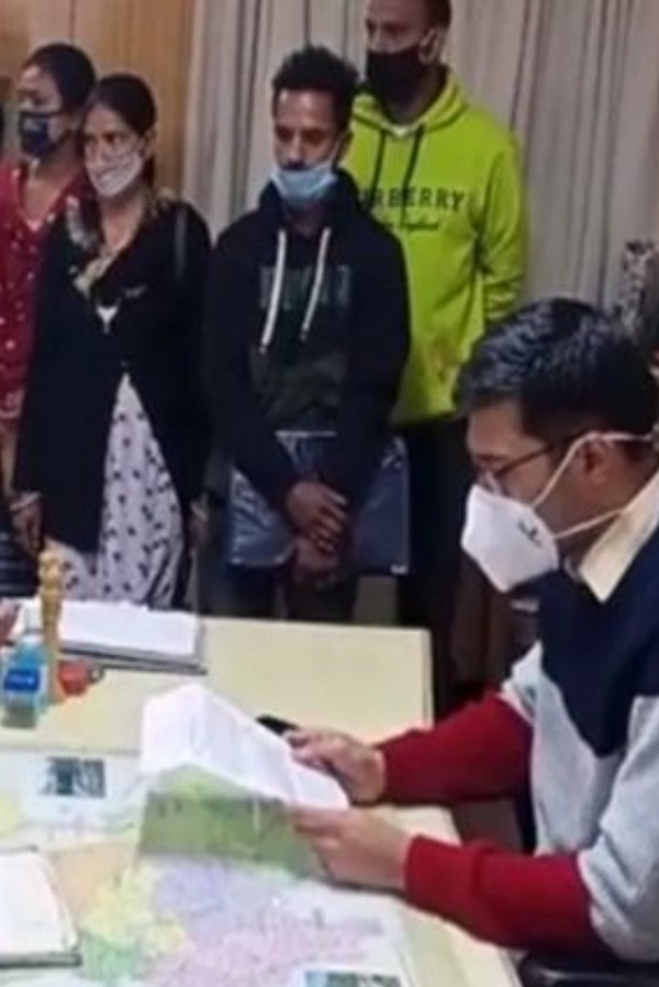 टीचर का हुआ ट्रांसफर तो बच्चों ने स्कूल छोड़ने की डिडिंग, पेरेंट्स भी ट्रांसफर रुकने पर अड़े