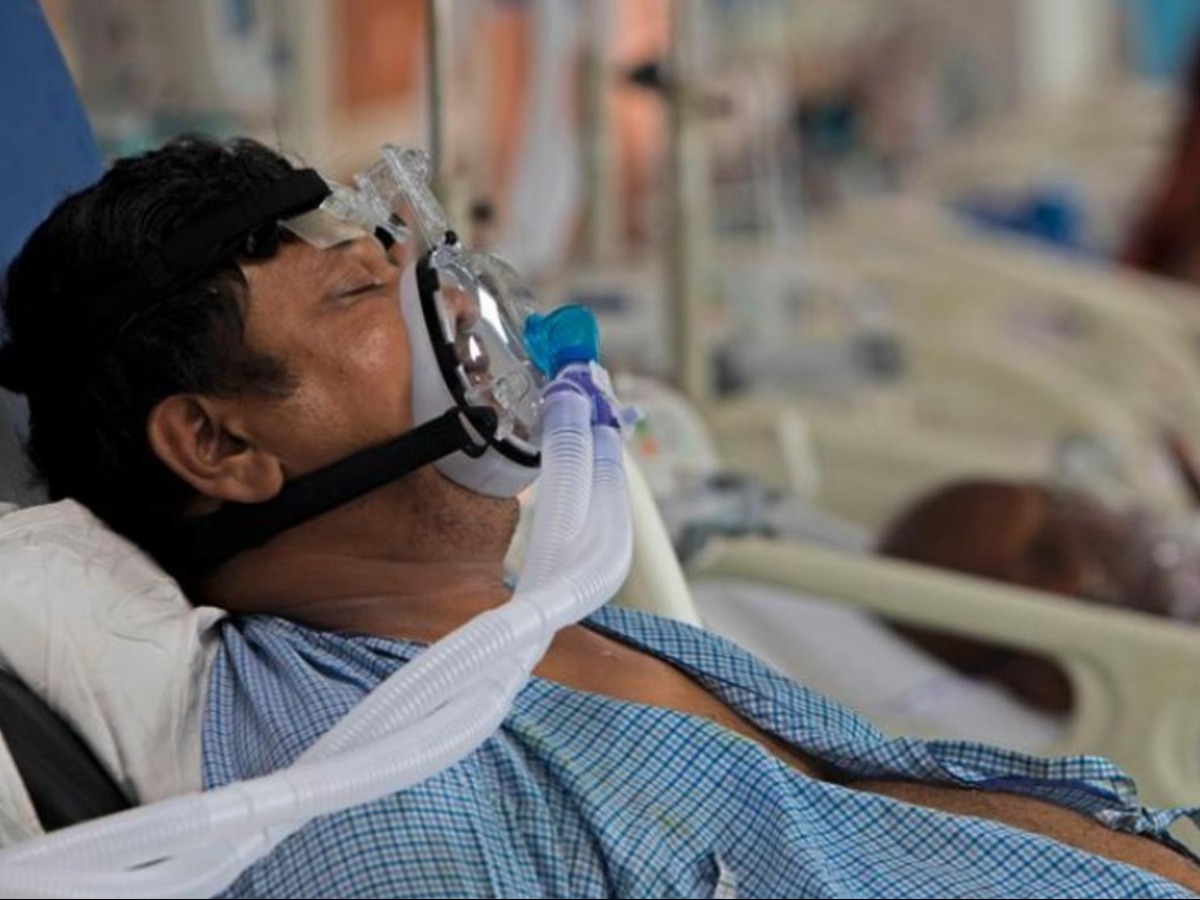 Madhya Pradesh Hospital Negligence: A covid patient died in Shivpuri hospital after ward boy allegedly removed his oxygen mask. 