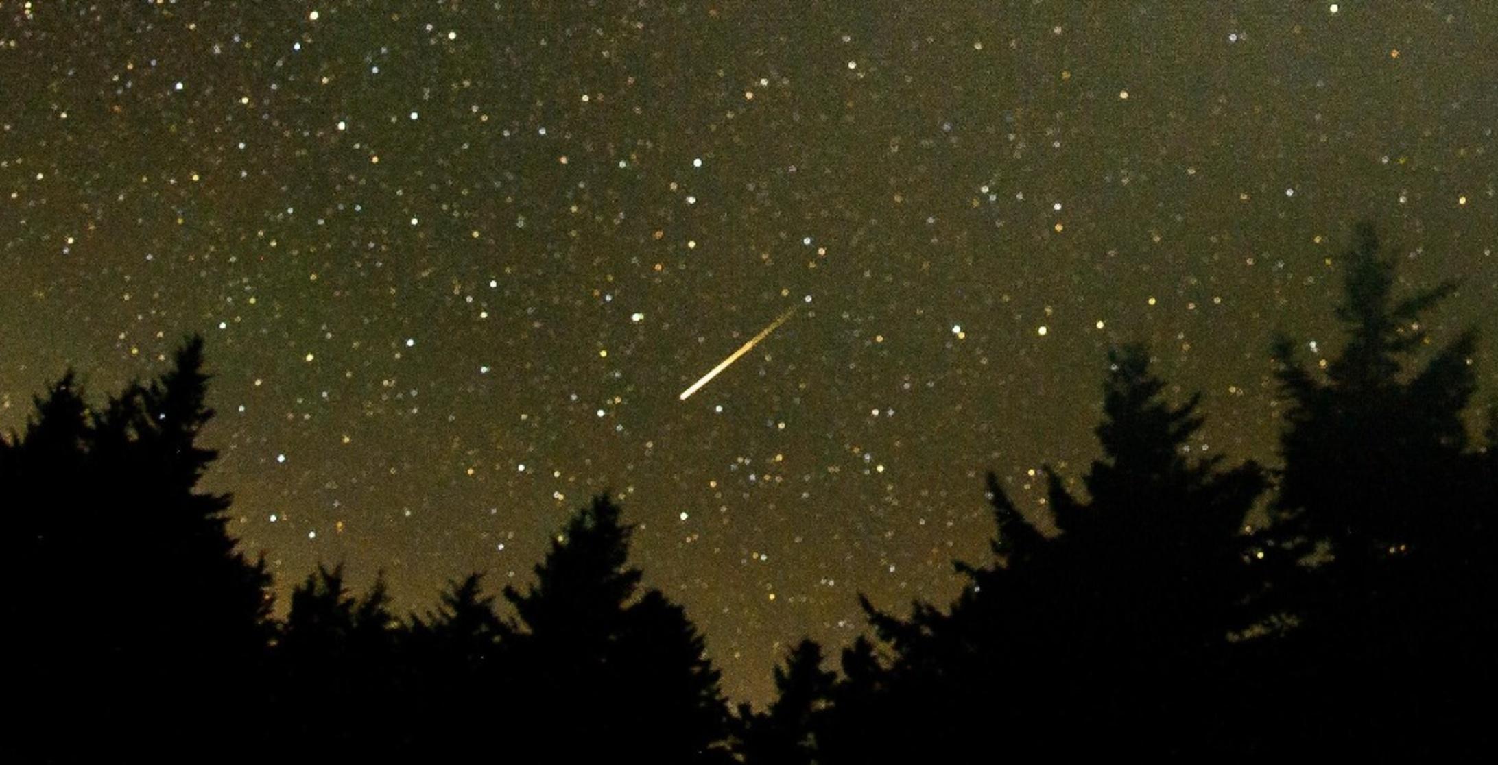 Perseid Meteor Shower आज र त ह ग उल क ओ क ब छ र आसम न म द ख ग द र लभ खग ल य घटन क नज र