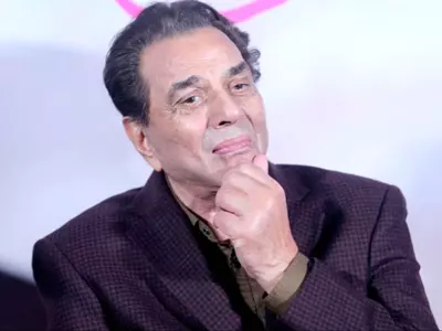 Dharmendra Shares A Picture Of A Girl Tying Rakhi  To A Soldier Says Rakshabandhan is No Less Than Worship 