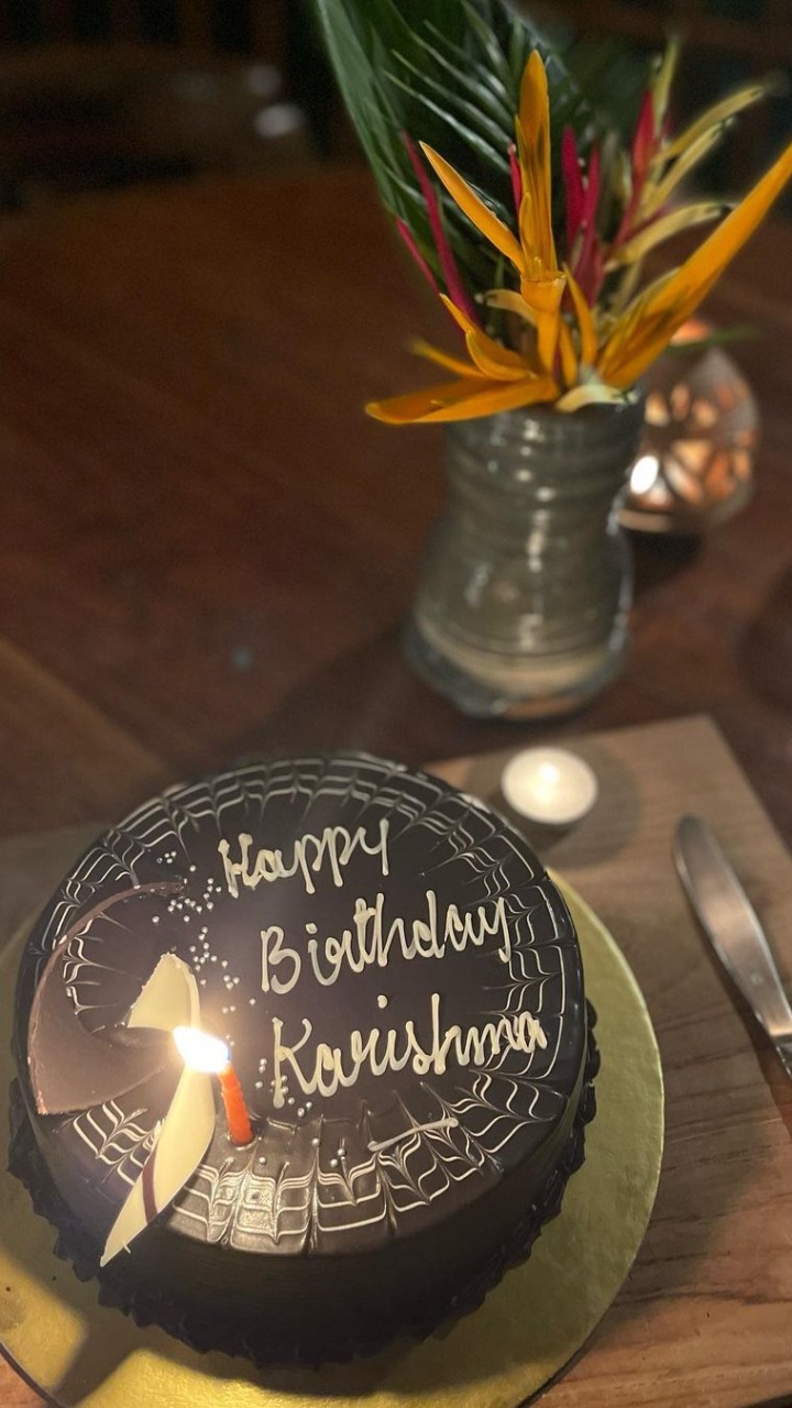 ❤️ Roses Heart Birthday Cake For Karishma