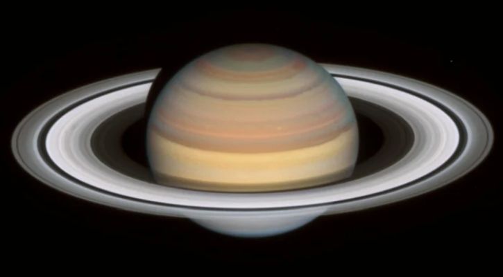 Saturno visto da Hubble nel 2021