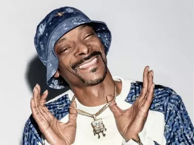 'World Is Coming To An End': Fans Are In Disbelief As Snoop Dogg Announces He's Quitting Smoke