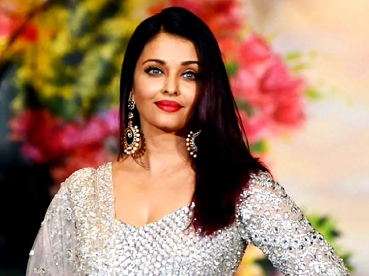 Aishwarya Rai Bachchan Arrives At ED Office For Questioning In Panama Papers Case