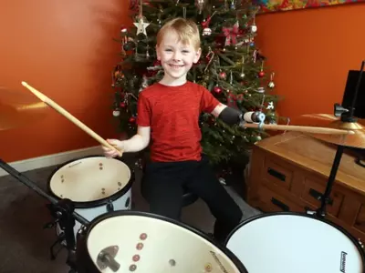 boy-plays-drums-with-3d-arms