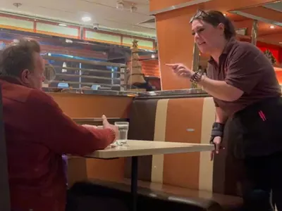 diner waitress shuts down guy