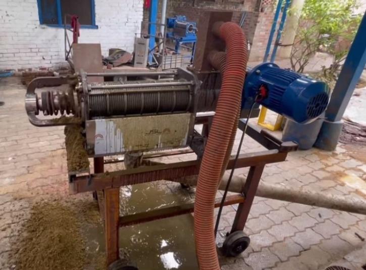 kartik pal punjab engineer designed a machine that converts cow dung into powder