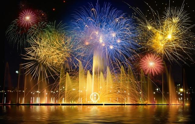 Which Country Celebrates New Year First And Who's Last? Take A Look