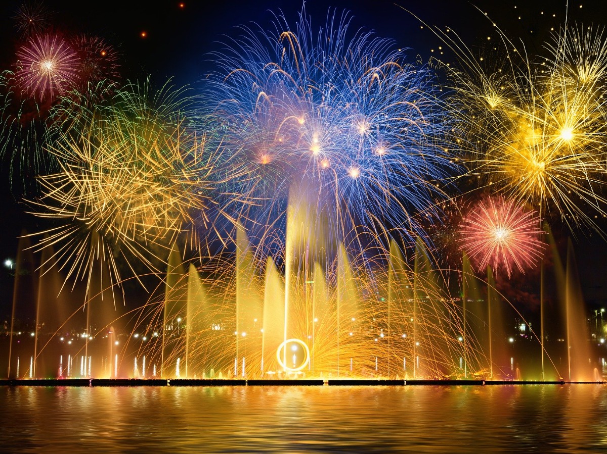 Which Country Celebrates New Year First And Who's Last? Take A Look