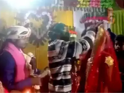uttar pradesh youth gatecrashes wedding puts sindoor in bride maang