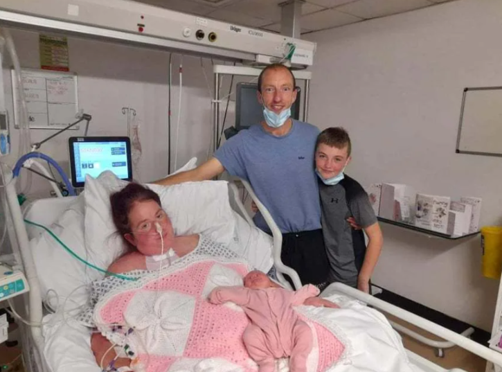 UK Woman comes out of 7 week coma to find she has given birth to a baby girl 