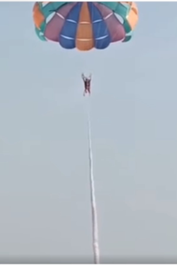 Parasailing Rope Snaps At A Height Of 100 Meters