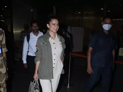 Kangana Ranaut at Mumbai airport without mask.