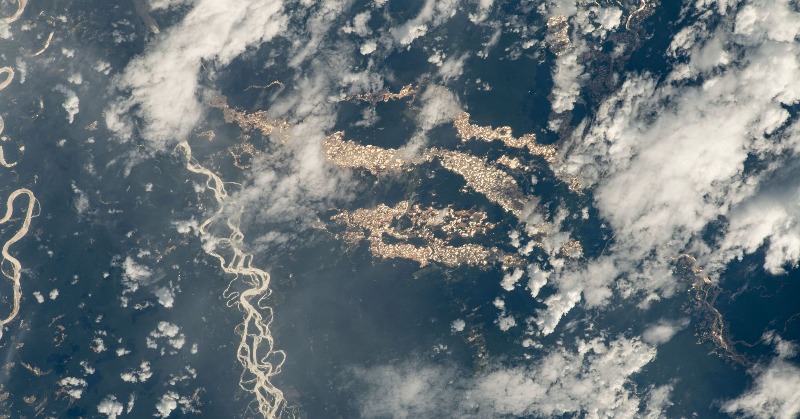 NASA photo shows 'gold' Peruvian  rivers