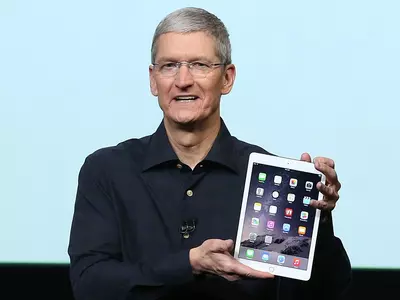 apple ceo tim cook with ipad