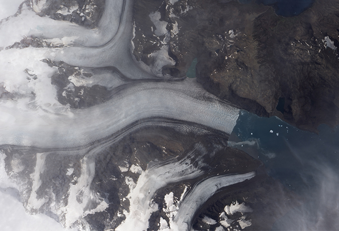 Neumayer Glacier shrinks on South Georgia Island (January 11, 2005 - September 14, 2016)
