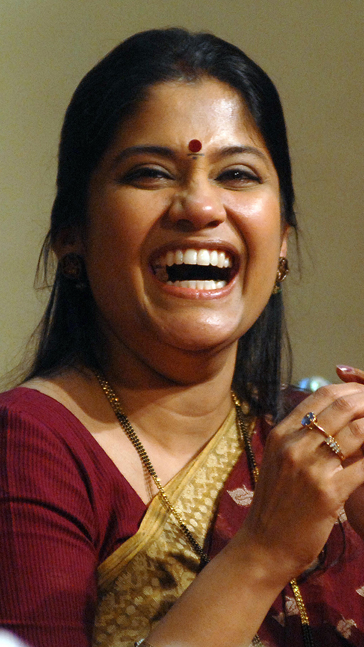 Story Behind Renuka Shahane's Viral Meme