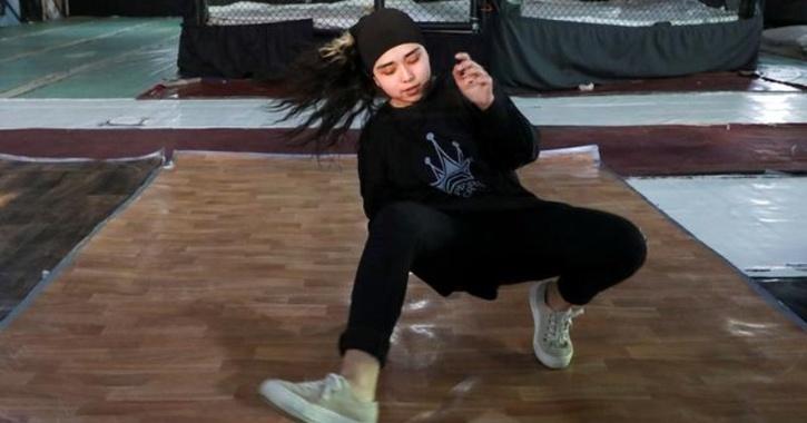 18-Year-Old Manizha Talash, Afghanistan's First Female Breakdancer ...