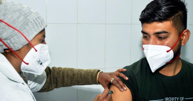 48 Hours Of COVID Vaccination Drive: 447 People Show Adverse Effects; Many Hospitalised - Indiatimes.com