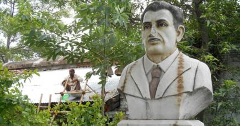 '1984' Author George Orwell's Bust Vandalised At His Birthplace ...