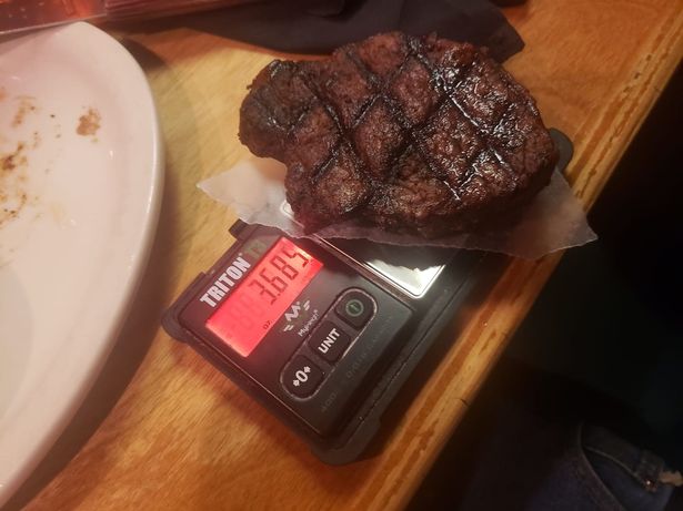 Man Weighs Steak At The Restaurant To Prove His Meal Is Underweight