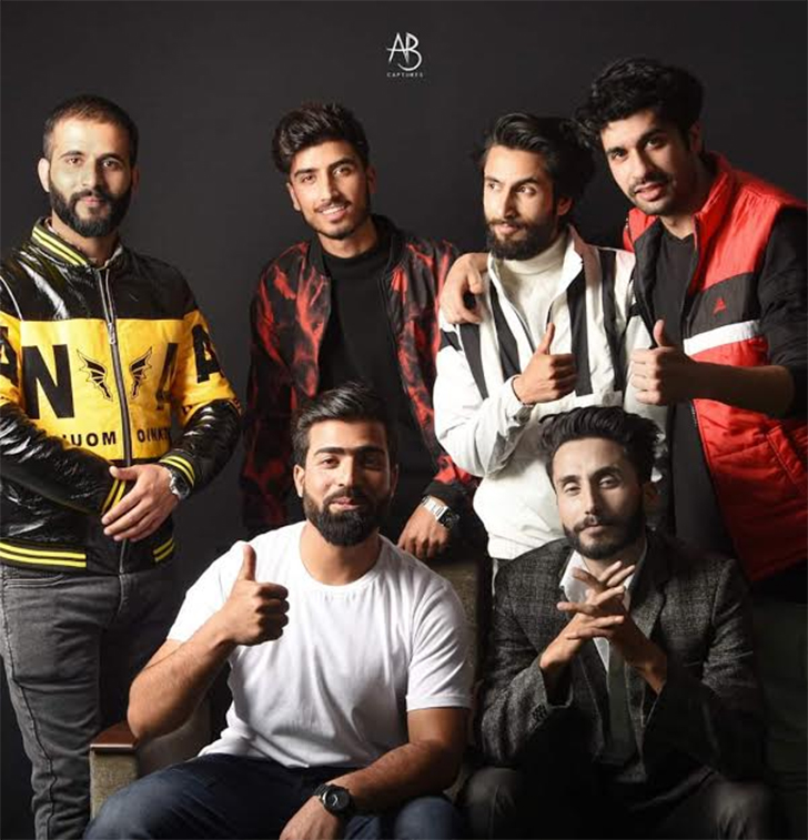 Amid Dicey Service, Kashmiri Artistes Use Social Media To