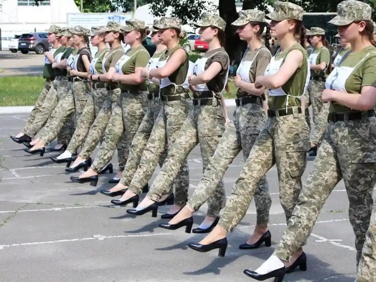 female soldiers in Ukraine