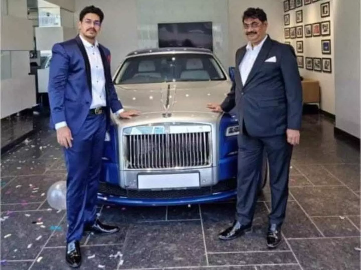 Sanjay Gaikwad Sanjay Gaikwad Shiv Sena