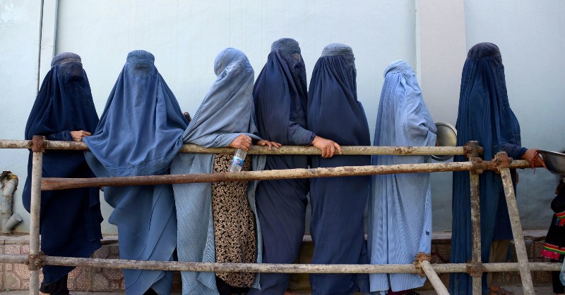 Taliban Reportedly Ban Women From Leaving House Without Male Guardian ...