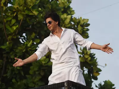 SRK Thanks Fans On Completing 30 Glorious Years In Bollywood, Says 'Needed To Feel Loved'