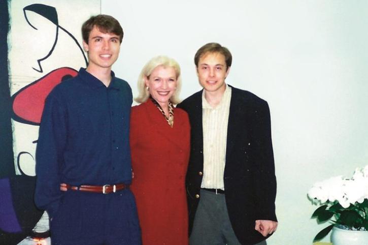 Kimbal Musk (L), Maye Musk and Elon Musk in 1996