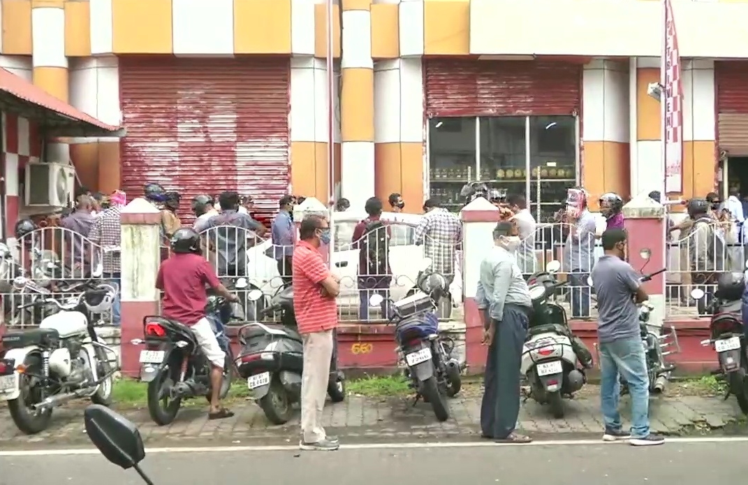 In The First Day Of Bars And Liquor Outlets Reopening, Keralites Drank