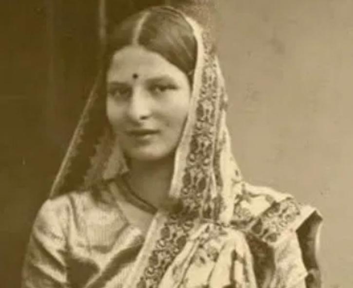 Savitribai Khanolkar pvc