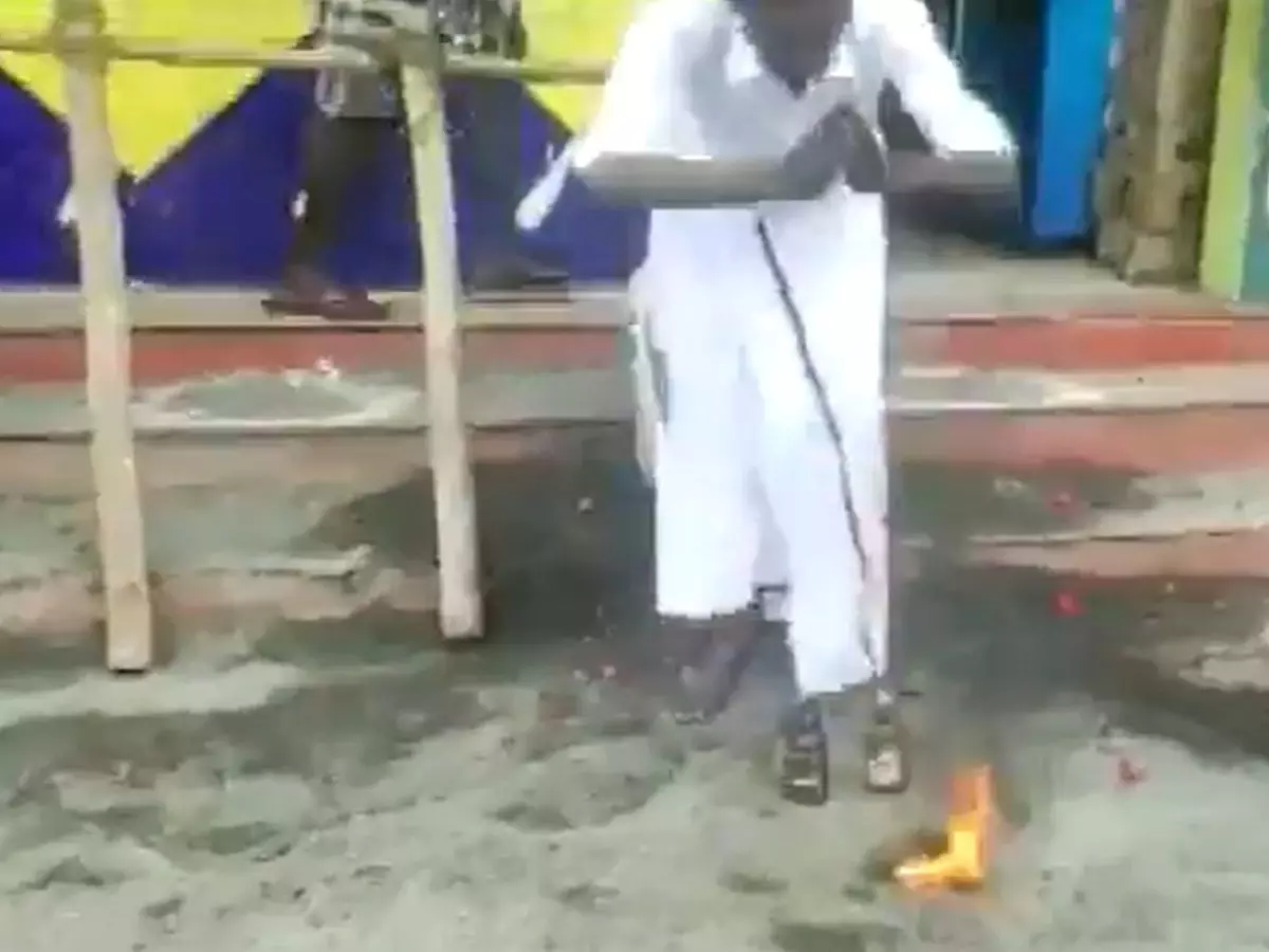 madurai-worships-bottles-of-liquor-1623669784-60c83a60e4aa8 Indiatimes