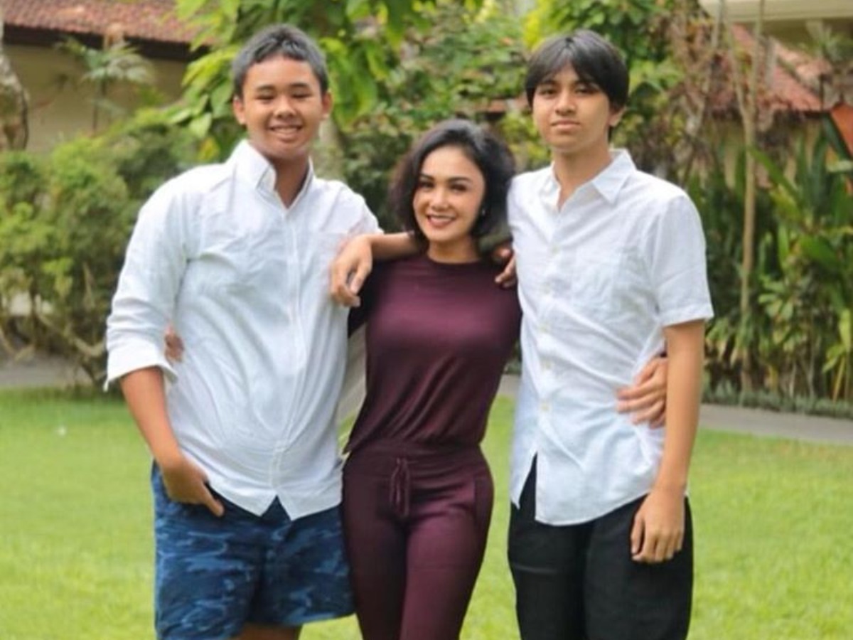 Indonesian Pop Star Claims She Watches Porn With Sons To Educate Them About image picture