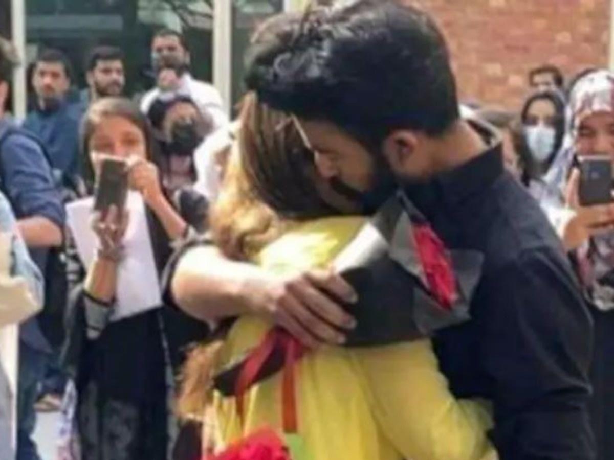 Girl Proposes To Boy On University Of Lahore Campus, Both Students ...