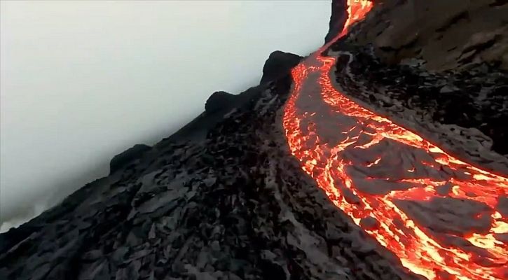 Guy Flew Drone Into Iceland Volcano Eruption, Shot Incredible Video