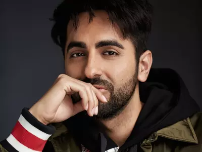 Actor Ayushmann Khurrana Takes Over Delhi Streets And Jams To Paani Da Rang With His Singer Fan