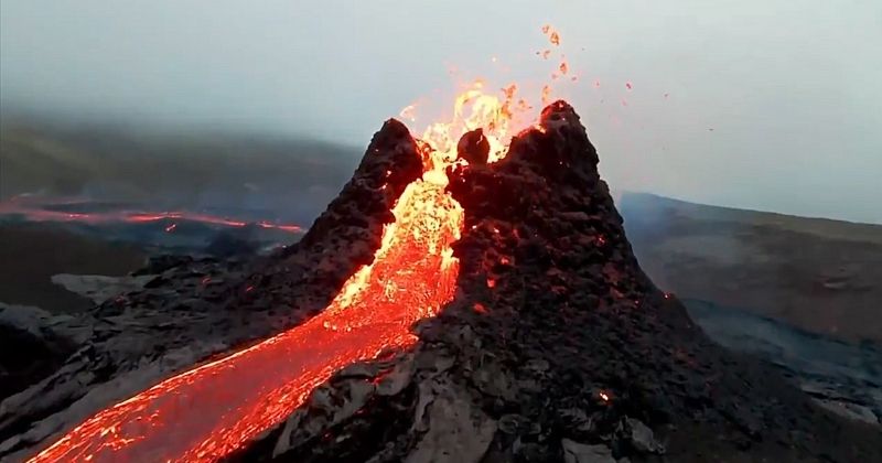 Guy Flew Drone Into Iceland Volcano Eruption, Shot Incredible Video