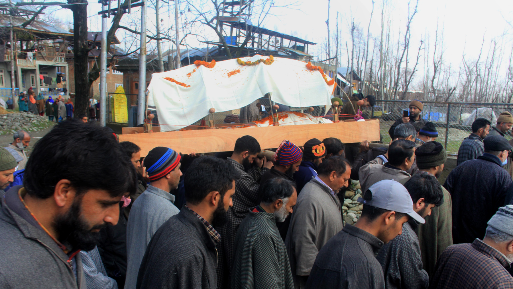 Muslim Neighbours Perform The Last Rites Of Pandit Woman In Kashmir's ...