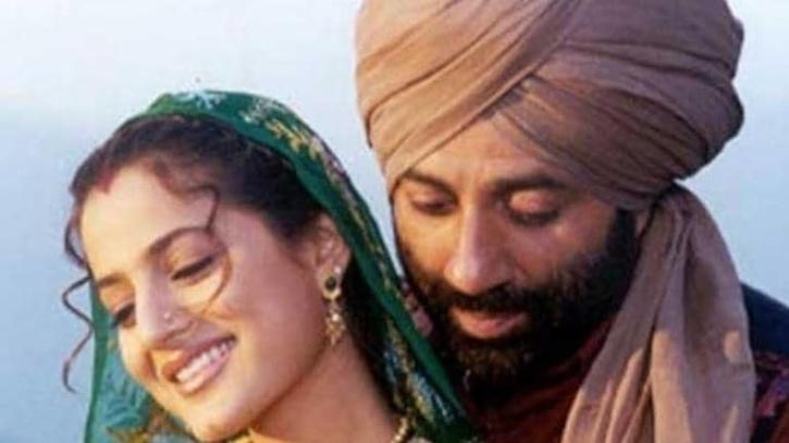 Sunny Deol and Ameesha Patel in Gadar / Twitter