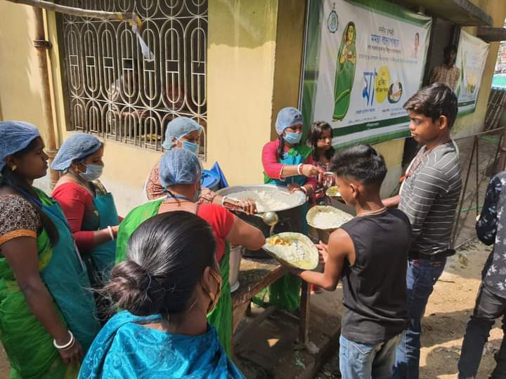 Mamata Banerjee's 'Maa' Canteens To Feed Poor At Rs 5 Per Plate A Hit