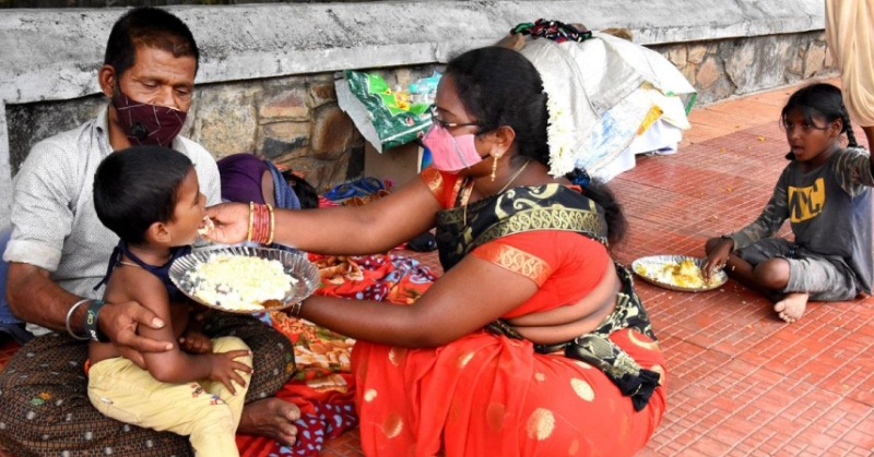 This Ward Volunteer And Her Family Are Feeding 200 People Daily In Tirupati