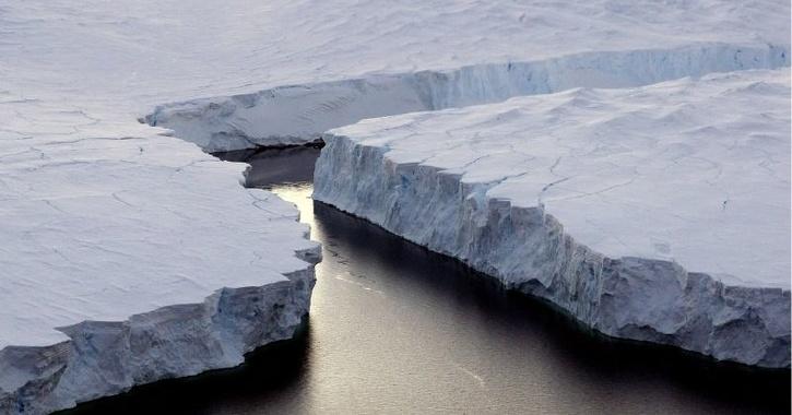 a-76 gunung es antartika