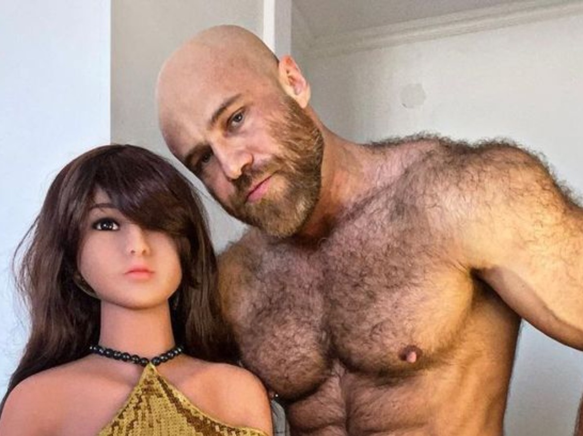 Bodybuilder Wants To Introduce Male Doll In His Throuple