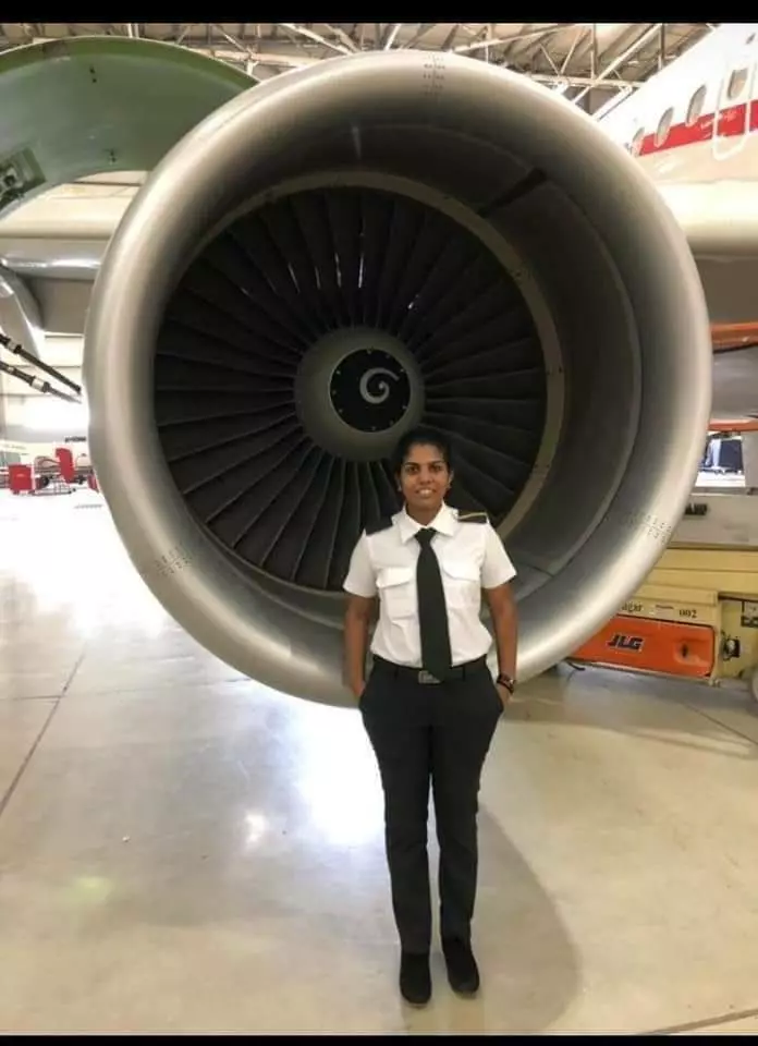Kerala: 23-Year-Old Jeni Jerome Becomes First Woman Commercial Pilot Of ...