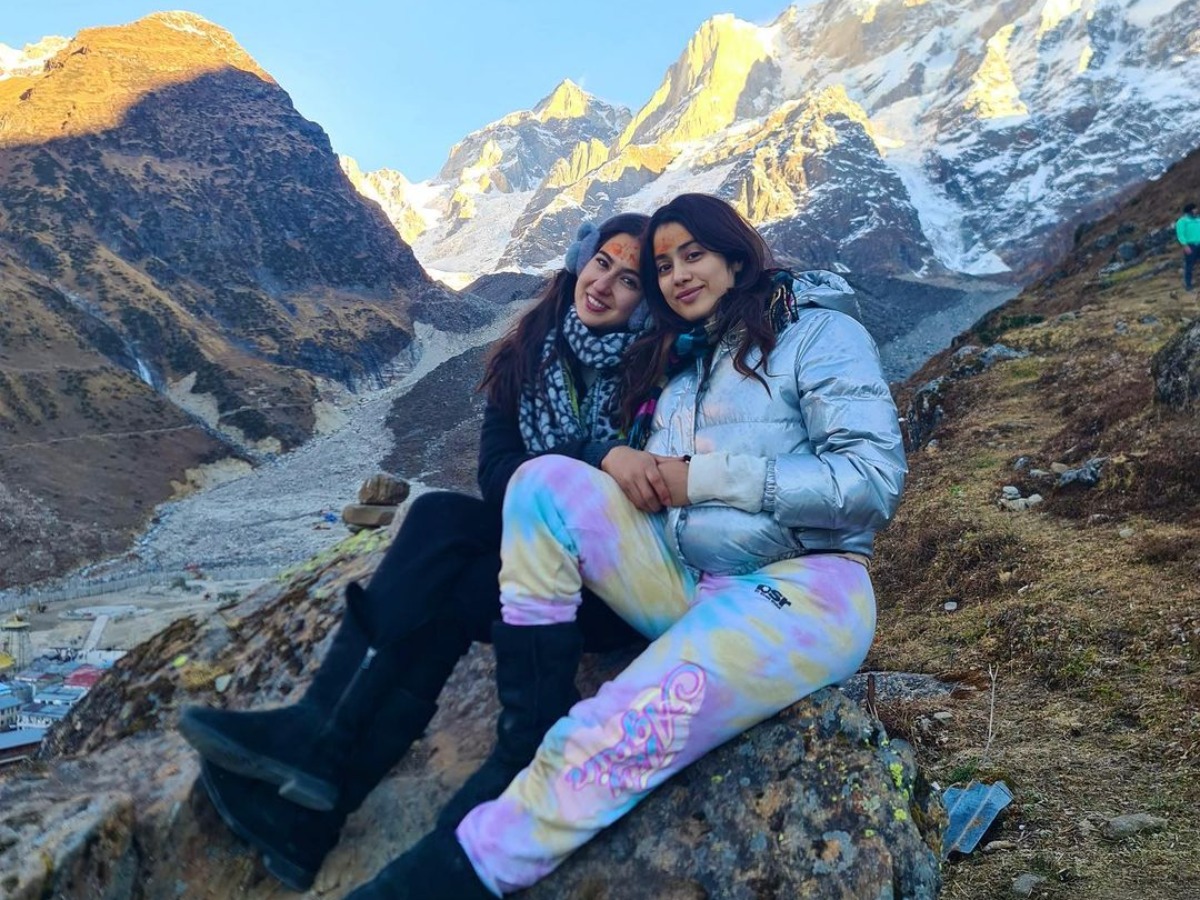 Sara Ali Khan And Janhvi Kapoor's Kedarnath Trip