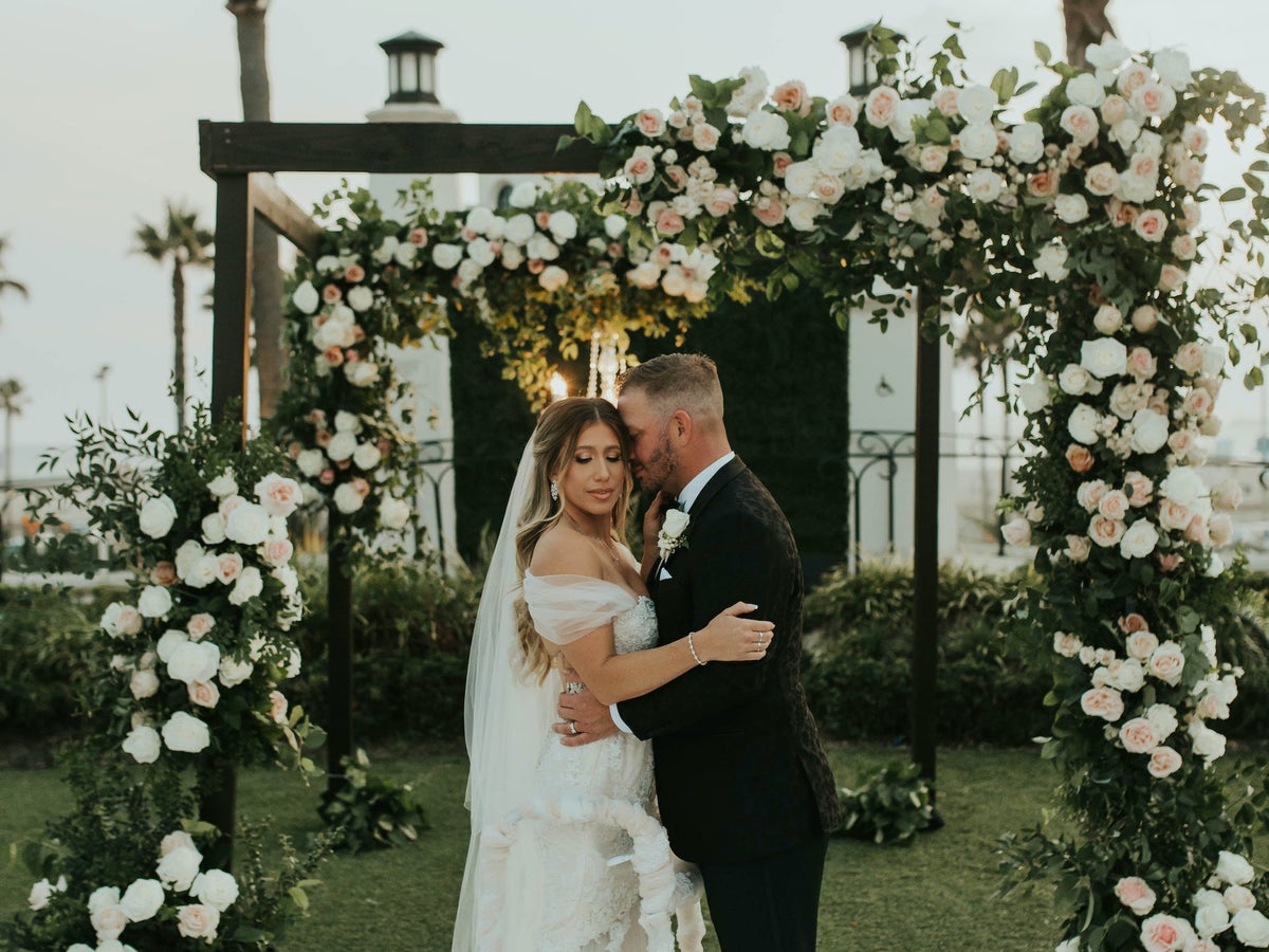 Paralyzed Bride Surprises Her Groom By Walking Down The Aisle At Their ...